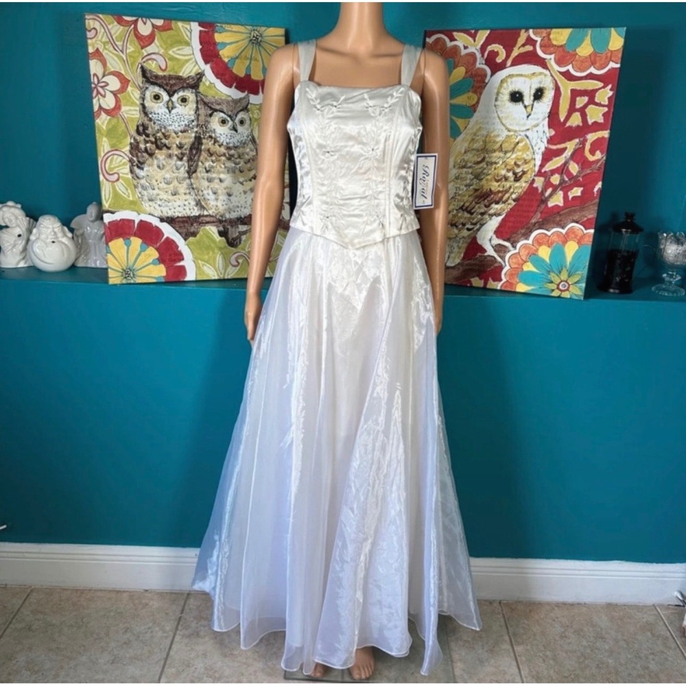Vintage Royal Fashions White Satin Embroidered Corset A-Line Formal Gown D